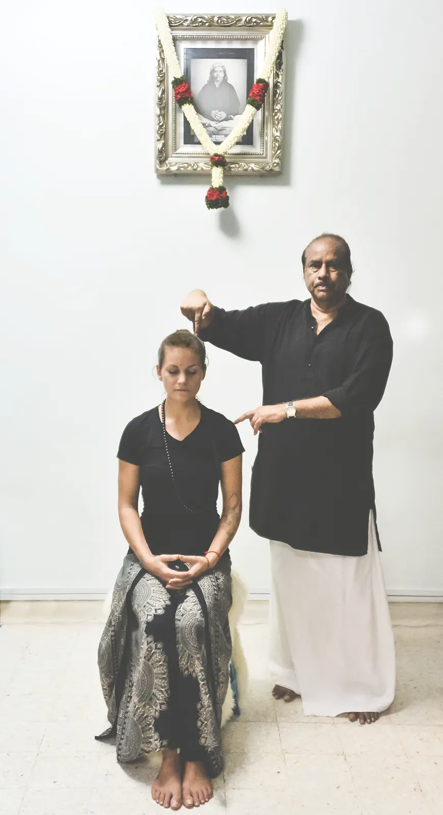 Initiation von Guru Sitharasu und Marcela Kamanis Stufe 3